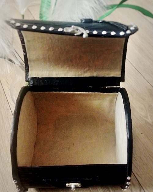 Pudełko BEAUTY BLACK na biżuterię i skarby, rozmiar MIDI